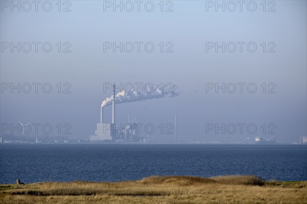 The Wilhelmshaven coal-fired power plant operated by UNIPER on the west side of the Jade Bay, a sea inlet of the North Sea. Jade Bay, Jade, Lower Saxony, Germany, Europe