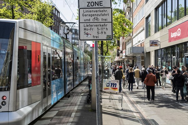 Nordstrasse shopping mile, Rheinbahn tram stop, public transport, Duesseldorf, North Rhine-Westphalia, North Rhine-Westphalia, Germany, Europe