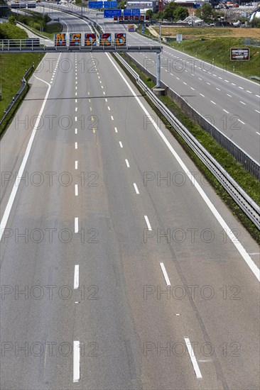 Empty lanes on A8 motorway, exit restrictions due to Corona cause empty roads, Stuttgart, Baden-Wuerttemberg, Germany, Europe
