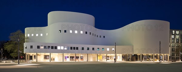 Duesseldorfer Schauspielhaus am Abend, abbreviated Dhaus, Duesseldorf, North Rhine-Westphalia, Germany, Europe