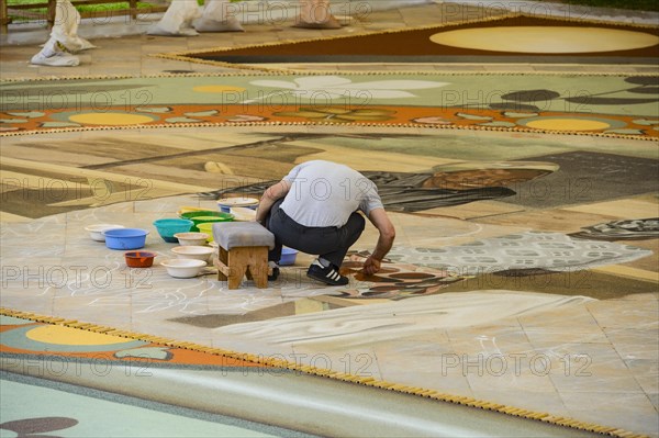 Artists create pictures from coloured sand, Plaza del Ayuntamiento, La Orotava, Tenerife, Canary Islands, Spain, Europe