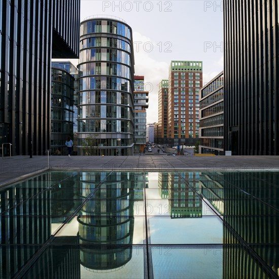 Harbour tip in the Media Harbour with the design hotel Hyatt Regency Duesseldorf, North Rhine-Westphalia, Germany, Europe