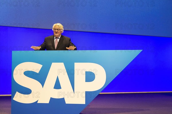 Hasso Plattner, Portrait of the Chairman of the Supervisory Board of SAP SE, Logo, Annual General Meeting, Waldorf, Mannheim, Baden-Wuerttemberg, Germany, Europe