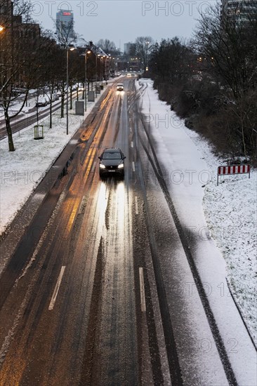 Snow in Duesseldorf, road conditions, little traffic, cautious driving, winter, overfrozen wetness, slippery snow, ruts, Duesseldorf, North Rhine-Westphalia, Germany, Europe