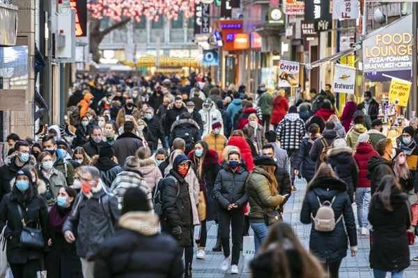 Pre-Christmas period in the pedestrian zone Hohe Strasse in Cologne, colourful hustle and bustle in the Advent season