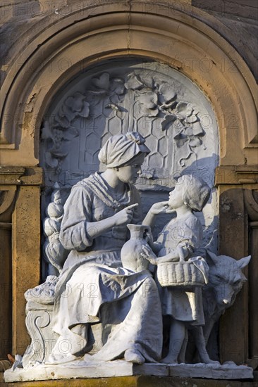 Fairytale fountain with Little Red Riding Hood motif, artist Wilhelm Albermann, Wuppertal, Bergisches Land, North Rhine-Westphalia, Germany, Europe