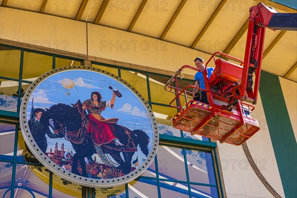 Wiesnaufbau, Braeurosl marquee, Oktoberfest, Theresienwiese, Munich, Upper Bavaria, Bavaria, Germany, Europe