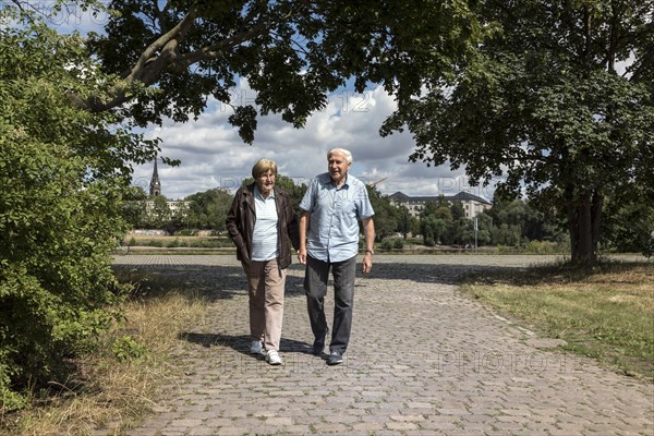 Retired couple during a walk along the Elbe, Elbe meadows, pensioners, retirement, retirement, couple, Dresden, Saxony, Germany, Europe
