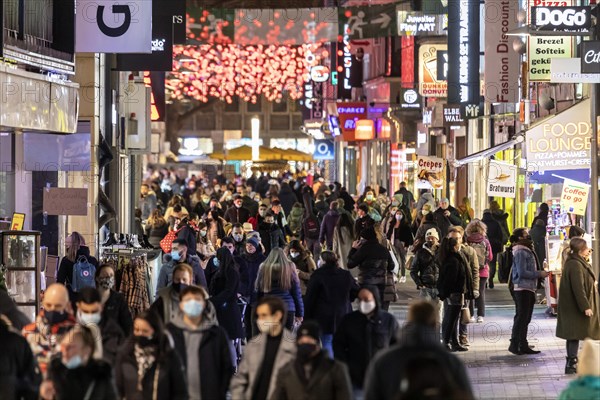 Pre-Christmas period in the Hohe Strasse in Cologne, colourful hustle and bustle during Advent, Cologne, North Rhine-Westphalia, Germany, Europe