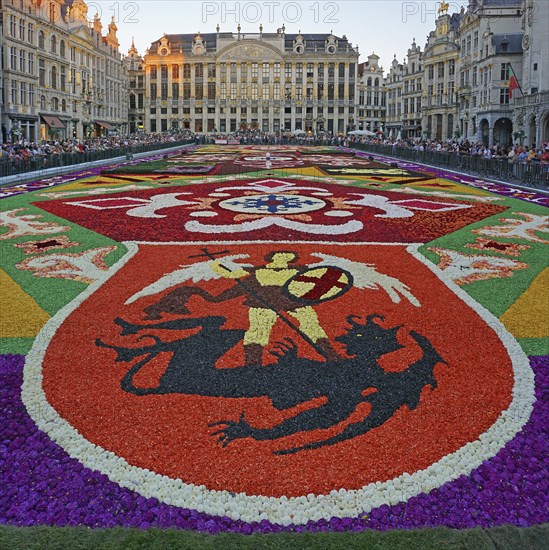 Flower carpet and tourists on the Grote Markt