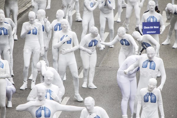 Protest of the environmental organisation Greenpeace, on the Bundesstrasse 14 40 activists demand better air quality, the Neckartor is considered the most polluted street in Germany with high levels of particulate matter, climate change, Stuttgart Baden-Wuerttemberg, Germany, Europe