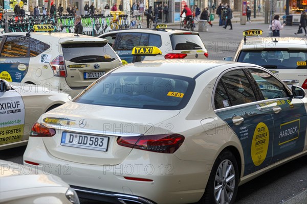 Taxi rank at the main station, Duesseldorf, North Rhine-Westphalia, Germany, Europe