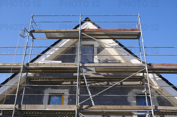 House gable with scaffolding, building site in a new housing estate, Kamen, North Rhine-Westphalia, Germany, Europe