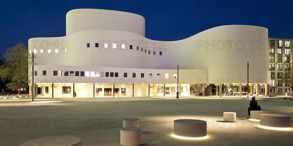 Duesseldorfer Schauspielhaus am Abend, abbreviated Dhaus, Duesseldorf, North Rhine-Westphalia, Germany, Europe