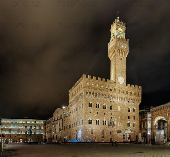 Neptune Fountain Palazzio Vecchio Illuminated Panorama Florence Italy