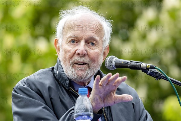 Ernst Ulrich von Weizsaecker, scientist and politician, portrait, pro-Europe demonstration Pulse of Europe, Stuttgart, Baden-Wuerttemberg, Germany, Europe