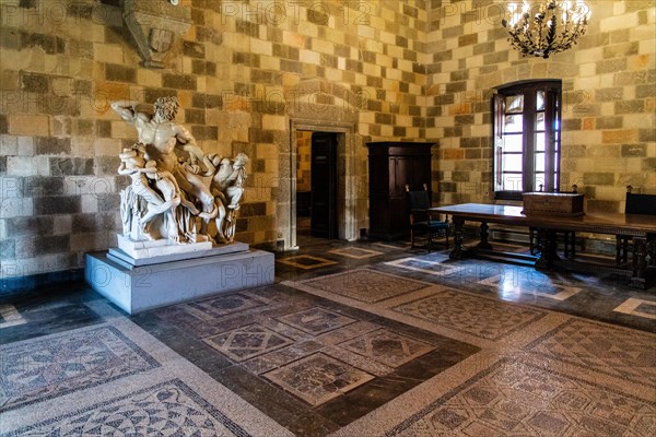 Copy of the Laocoon Group, Grand Masters Palace built in the 14th century by the Johnnite Order, Fortress and Palace for the Grand Master, UNESCO World Heritage Site, Old Town, Rhodes Town, Greece, Europe