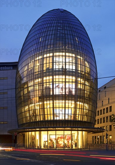 Peek & Cloppenburg, clothing shop in Schildergasse in the evening, Cologne, Rhineland, North Rhine-Westphalia, Germany, Europe