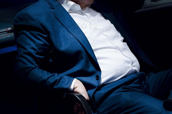 A member of parliament sits in the plenary session of the Bundestag with his jacket open. Berlin, 01.03.2023, Berlin, Germany, Europe