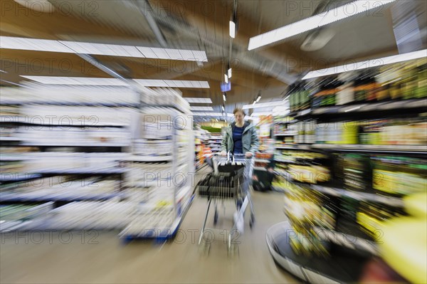 Shopping at the supermarket in Radevormwald, 08.06.2022. Radevormwald, Germany, Europe