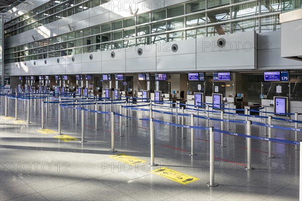 Duesseldorf Airport, DUS, departure hall, terminal, Airport International in lockdown during Corona crisis, hardly any travel and only few departure connections due to travel restrictions, Duesseldorf, North Rhine-Westphalia, Germany, Europe