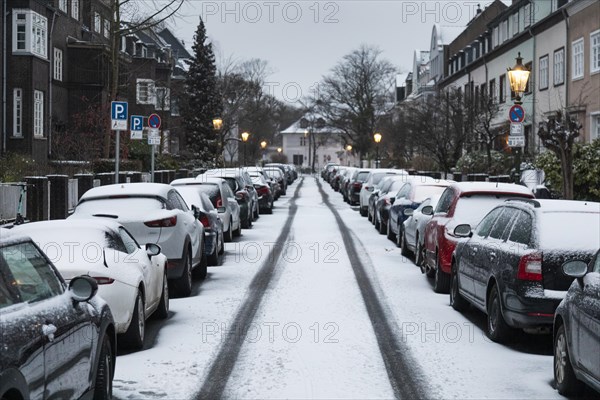 Snow in Duesseldorf, road conditions, little traffic, cautious driving, winter, overfrozen wetness, slippery snow, ruts, Duesseldorf, North Rhine-Westphalia, Germany, Europe