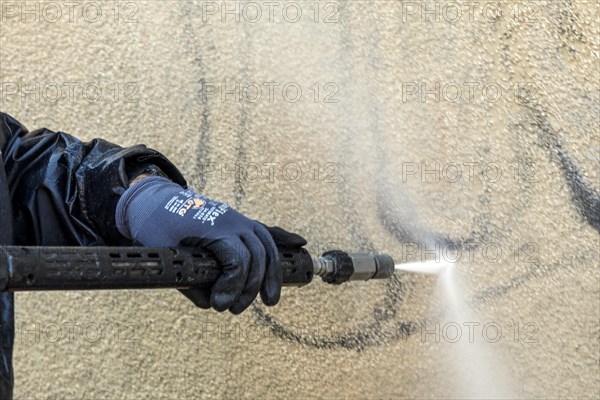 Removal of graffiti from house wall, high-pressure cleaner, residential area, Duesseldorf, North Rhine-Westphalia, Germany, Europe