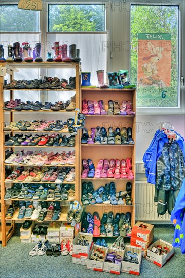 Children's shoes, children's clothing, shop, retail, shoe trade, fashion, shopping