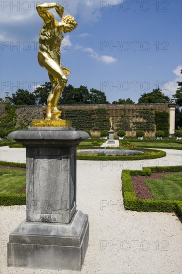 Weilburg Renaissance Castle, built 1533, 1572, lower orangery with fruit espaliers, Weilburg an der Lahn, Hesse, Germany, Europe