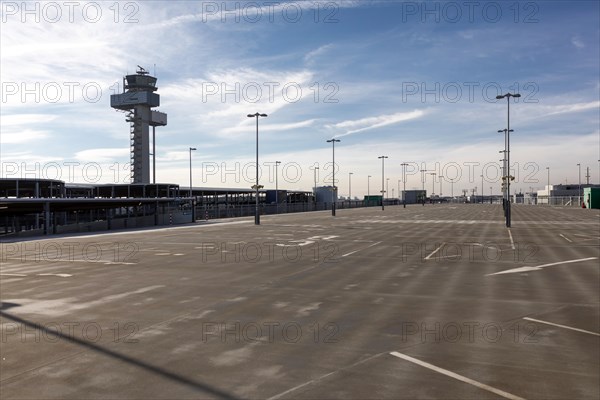 Duesseldorf Airport, DUS, parking, parking spaces, empty parking decks in Airport International car parks in lockdown in Corona crisisAirport International, Duesseldorf Airport, airfield, taxiway, Duesseldorf, North Rhine-Westphalia, Germany, Europe