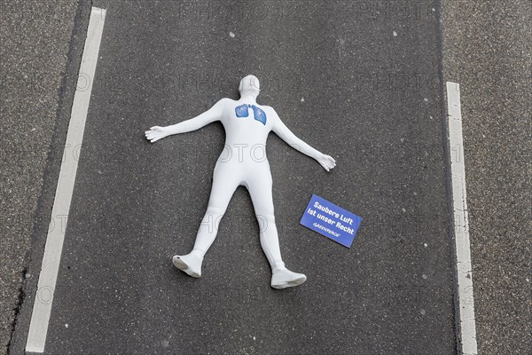 Protest of the environmental organisation Greenpeace, on the Bundesstrasse 14 40 activists demand better air quality, the Neckartor is considered the most polluted street in Germany with high levels of particulate matter, climate change, Stuttgart Baden-Wuerttemberg, Germany, Europe