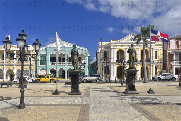 Colonial houses with statues by Juan Pablo Duarte and General Gregorio Luperon in Parque Independenzia in Centro Historico, Old Town of Puerto Plata, Dominican Republic, Caribbean, Central America