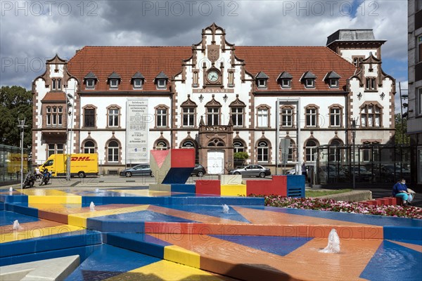 Muelheim an der Ruhr Art Museum in the Old Post Office, with the Hajek Fountain in the foreground, Muelheim an der Ruhr, North Rhine-Westphalia, North Rhine-Westphalia, Germany, Europe