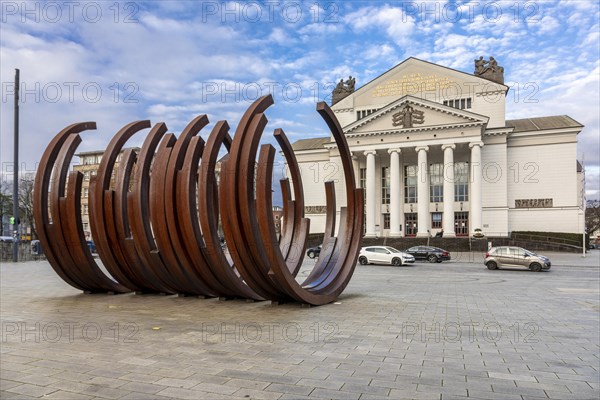 Theatre Duisburg, Deutsche Oper am Rhein, artwork by the French artist Bernar Venet 5 arches in front of the opera house, Duisburg, North Rhine-Westphalia, Germany, Europe