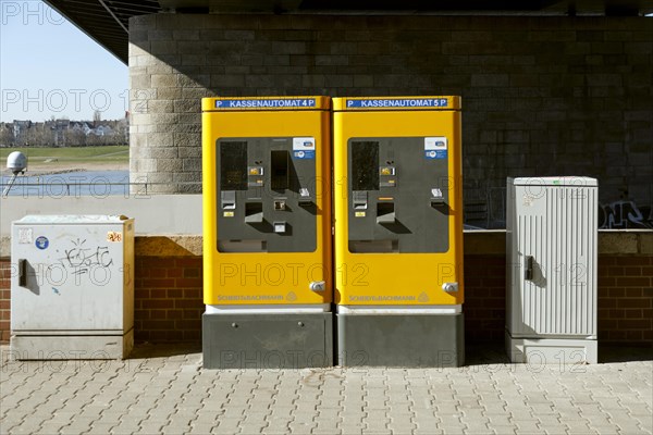 Automatic pay station for parking fees, parking on the Rhine under the Oberkassel Bridge, Duesseldorf, North Rhine-Westphalia, Germany, Europe