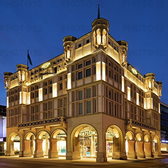 4711 Stammhaus in Glockengasse in the evening, Cologne, North Rhine-Westphalia, Germany, Europe