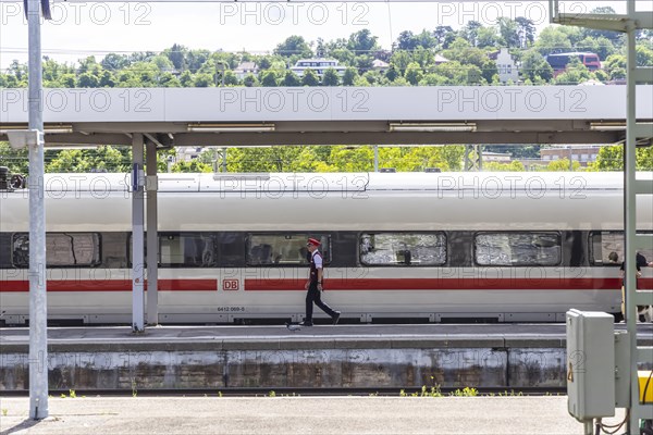 ICE standing in the main station, service staff, Stuttgart, Baden-Wuerttemberg, Germany, Europe