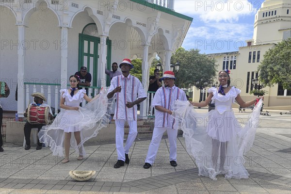 Local dance group for tourists, in the Parque Independenzia in the Centro Historico, Old Town of Puerto Plata, Dominican Republic, Caribbean, Central America