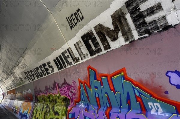 Refugees welcome, graffiti, access road to Kempten main station, Allgaeu, Bavaria, Germany, Europe