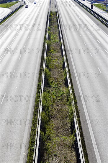 Empty lanes on A8 motorway, exit restrictions due to Corona cause empty roads, Stuttgart, Baden-Wuerttemberg, Germany, Europe