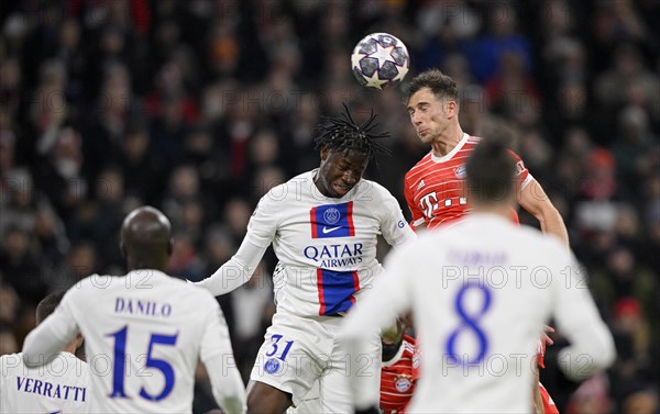 Penalty area scene, goal area scene header duel duel action Leon Goretzka FC Bayern Munich FCB