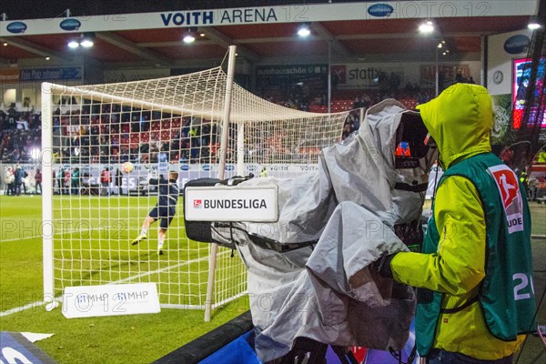 Cameraman on the sidelines of the Voith Arena in Heidenheim