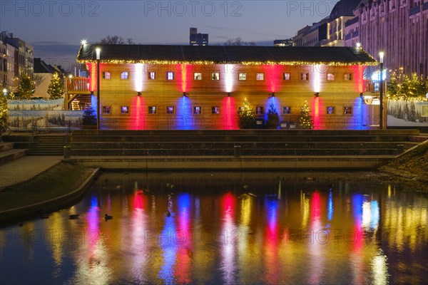 Illuminated Christmas market hut, Christmas market at the Koe-Bogen, Blue hour, Duesseldorf, North Rhine-Westphalia, Germany, Europe