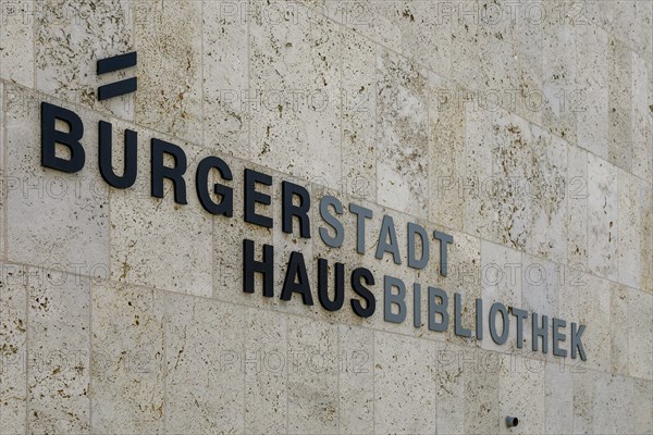 Buergerstadt Hausbibliothek, lettering on the facade at the Buergerhaus Nordhausen, Nordhausen, Thuringia, Germany, Europe