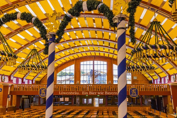 Wiesnaufbau, Loewenbraeufestzelt, Oktoberfest, Theresienwiese, Munich, Upper Bavaria, Bavaria, Germany, Europe