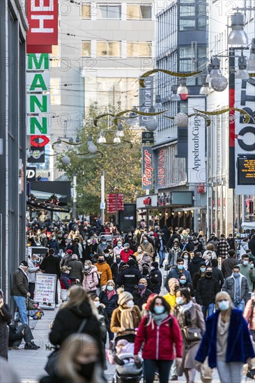 Mask obligation in the pedestrian zone Westenhellweg, Dortmund, North Rhine-Westphalia, North Rhine-Westphalia, Germany, Europe