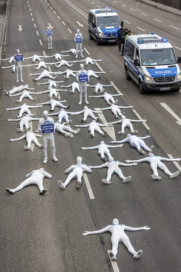 Protest of the environmental organisation Greenpeace, on the Bundesstrasse 14 40 activists demand better air quality, the Neckartor is considered the most polluted street in Germany with high levels of particulate matter, climate change, Stuttgart Baden-Wuerttemberg, Germany, Europe