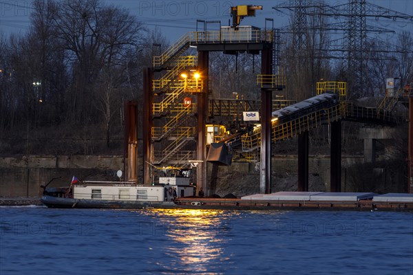 Loading a bulk carrier with coke at the South Port Walsum of Thyssenkrupp Steel Europe AG on the Rhine, Duisburg, North Rhine-Westphalia, Germany, Europe