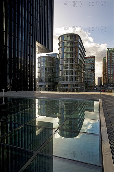 Harbour tip in the Media Harbour with the design hotel Hyatt Regency Duesseldorf, North Rhine-Westphalia, Germany, Europe