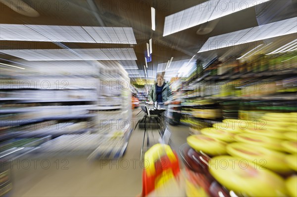 Shopping at the supermarket in Radevormwald, 08.06.2022. Radevormwald, Germany, Europe